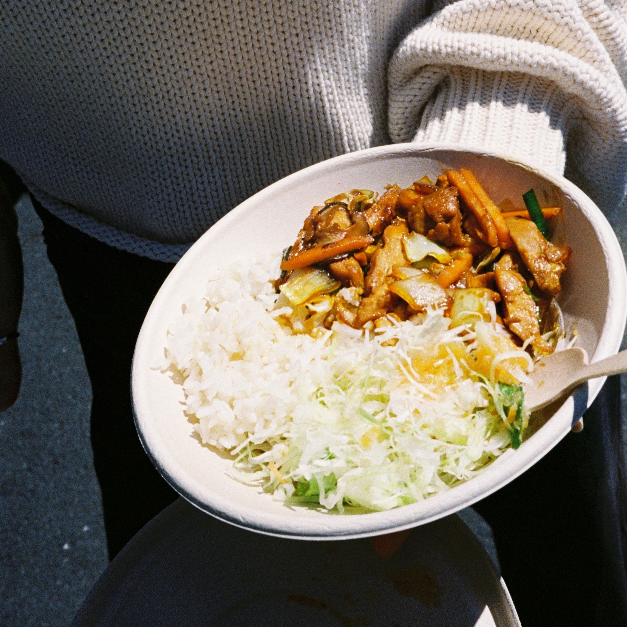 Compostable sugarcane bowls are certified for home and industrial composting, available in 500ml, 700ml and 960ml.